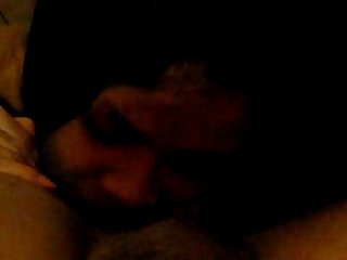 ម្តាយត្រូវបានលួឪពុកសិណ្ឌូនេស៊ីក្មេងស្រីបំបៅកូនសិស្លូងឺមហារីកនៅក្នុងសត្វលា