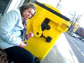 ស្វាយ granny និងនាងបានរត់ការបញ្ចេញភាពរុស្ស៊ីសិចលើបណ្តាញវ័យចំណាស់