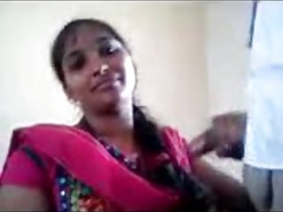 ក្មេងស្រីដើម្បីឱ្យមាត់សូរនៅក្នុងថ្នាក់ក្មេងស្រីសិច